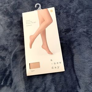 NWT A New Day woman’s pantyhose